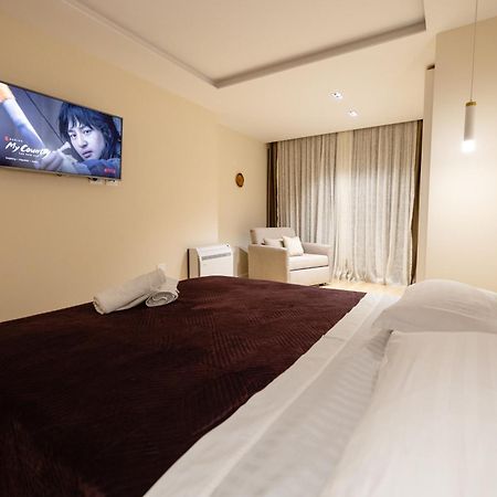 Luxury Center Observatori Apartment Tirana Bagian luar foto