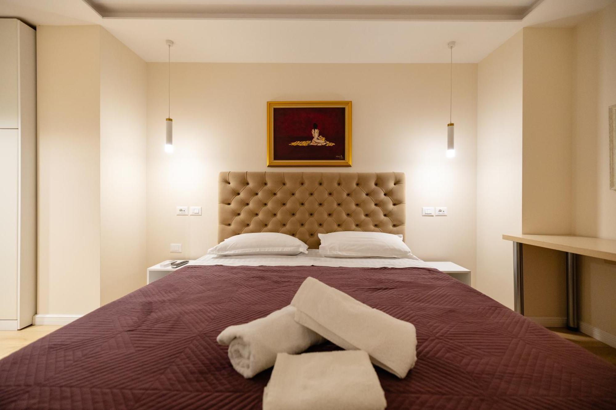 Luxury Center Observatori Apartment Tirana Bagian luar foto