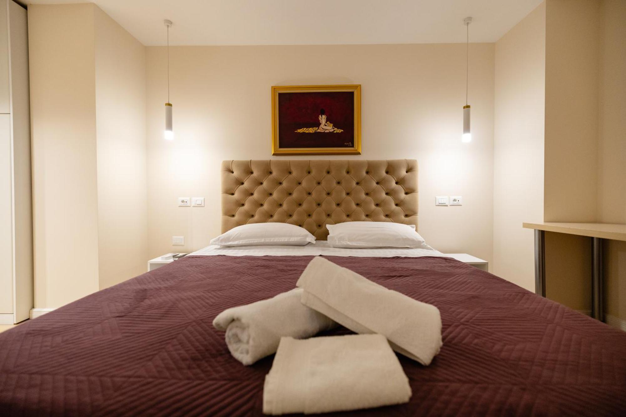 Luxury Center Observatori Apartment Tirana Bagian luar foto