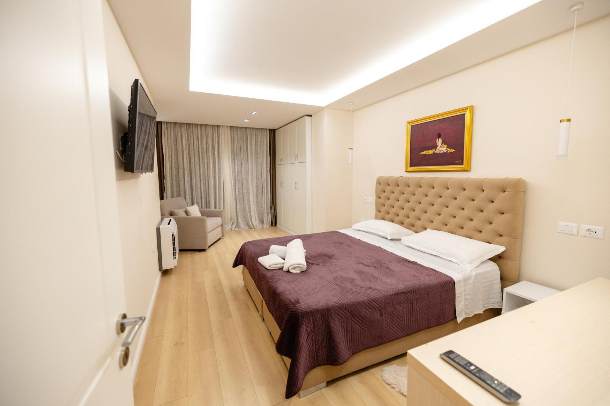 Luxury Center Observatori Apartment Tirana Bagian luar foto