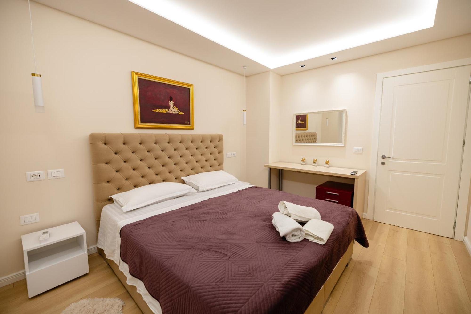 Luxury Center Observatori Apartment Tirana Bagian luar foto
