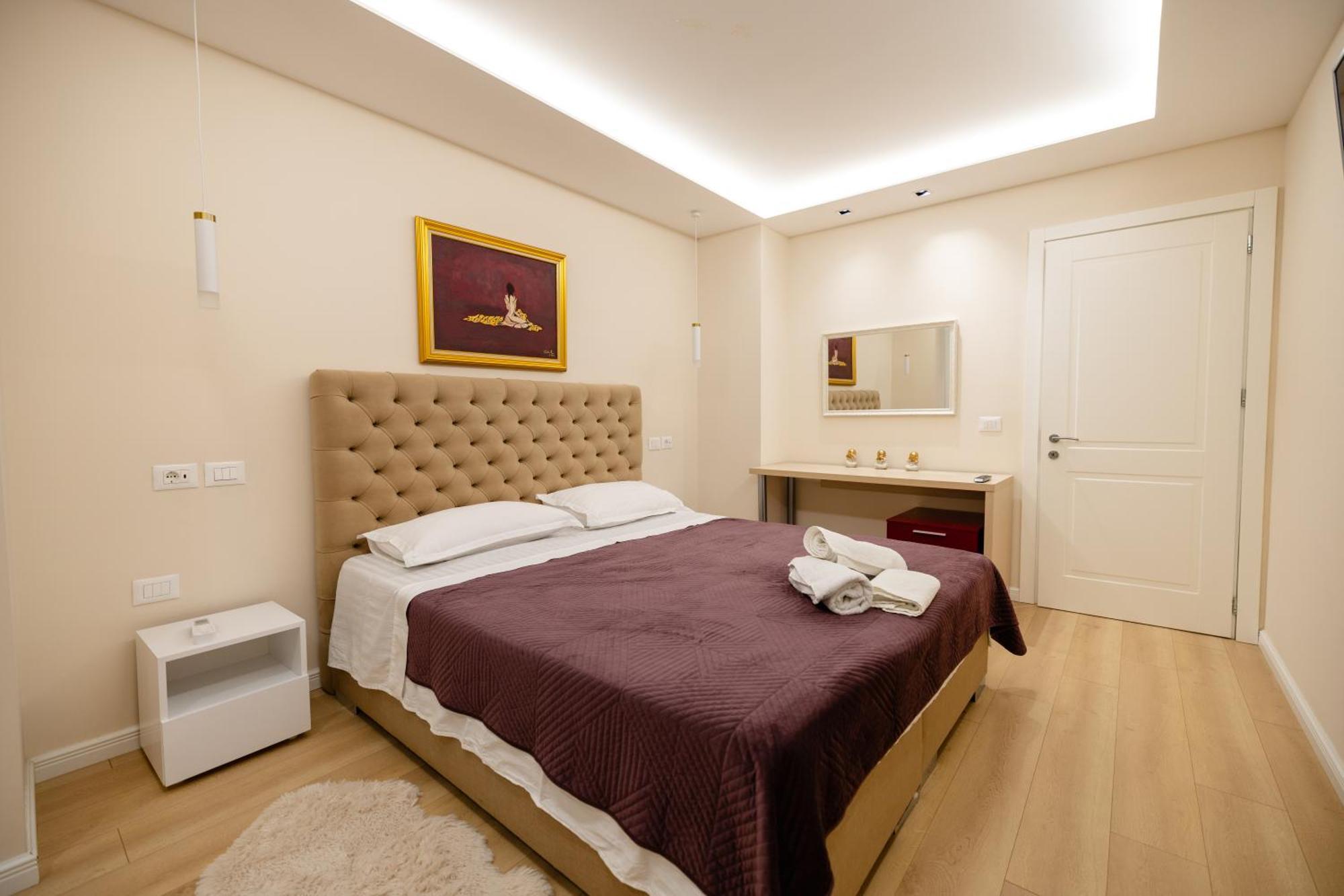 Luxury Center Observatori Apartment Tirana Bagian luar foto