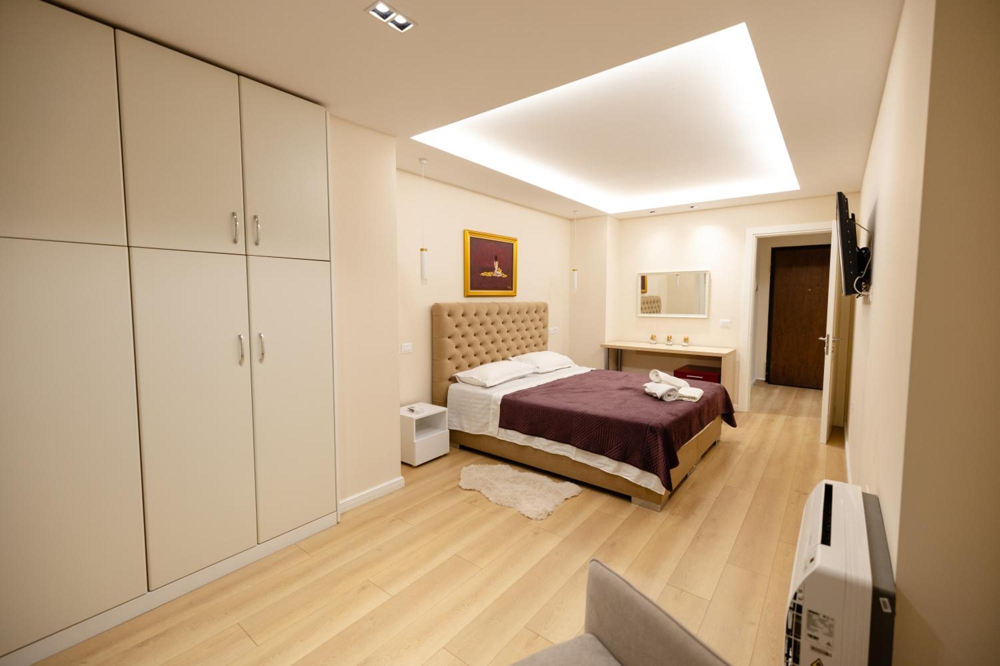 Luxury Center Observatori Apartment Tirana Bagian luar foto